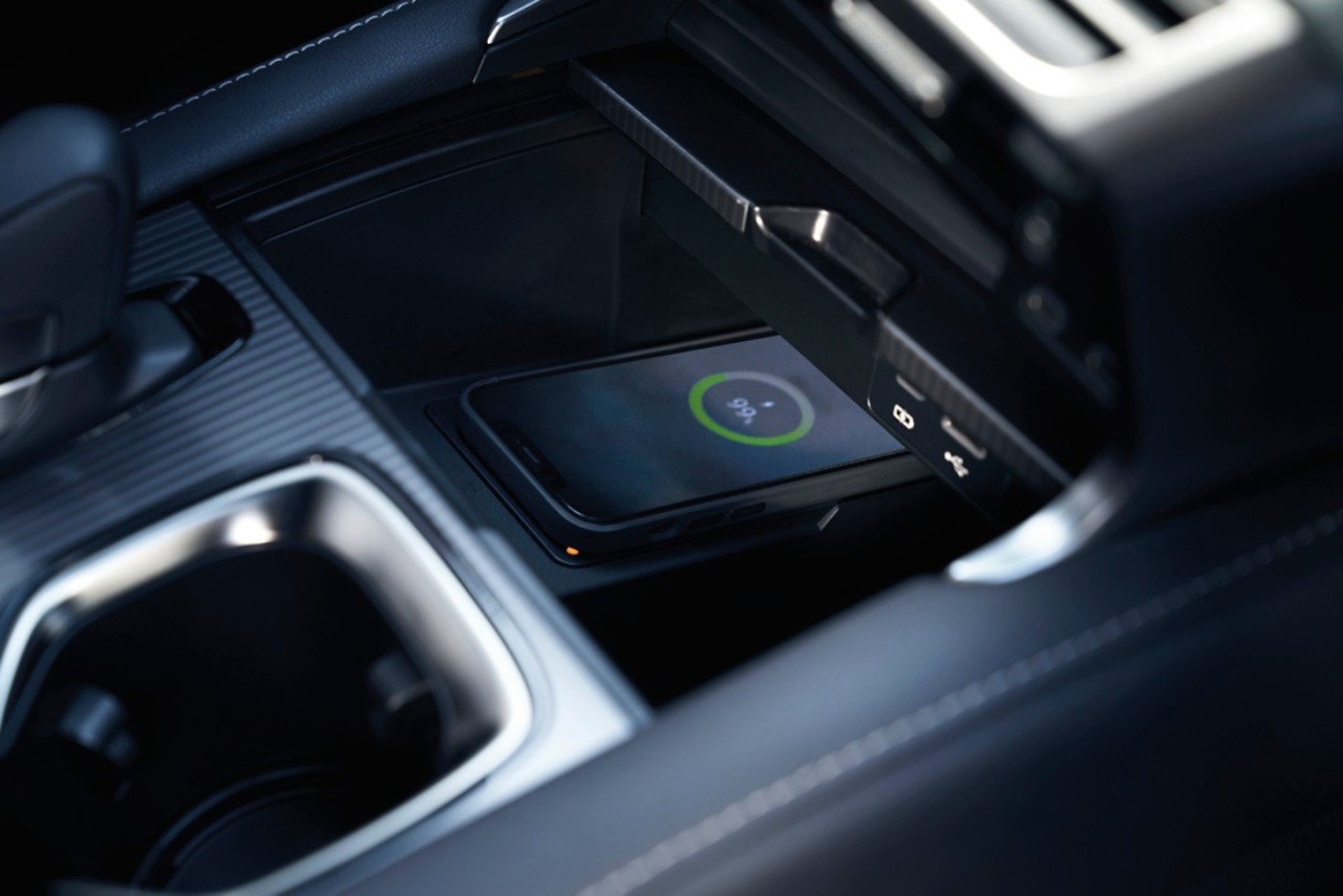 Lexus RX phone charging