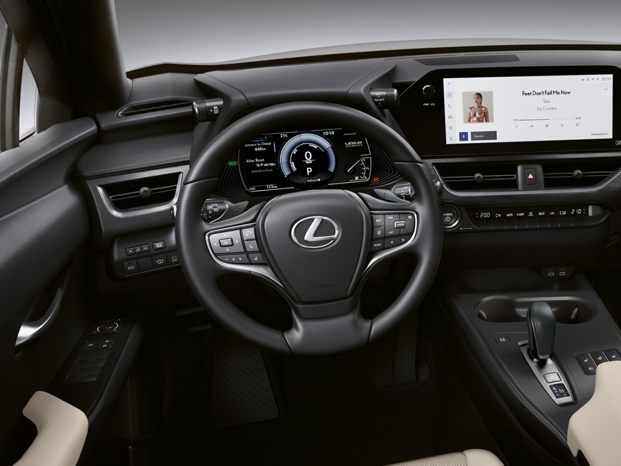 Lexus UX 300e cockpit 